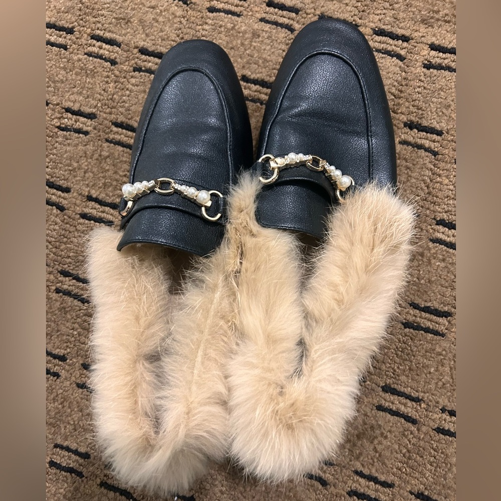 Elegant Black Loafers with Faux Fur Trim